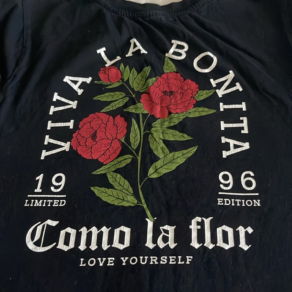 Como la flor tee ($only when bundled)